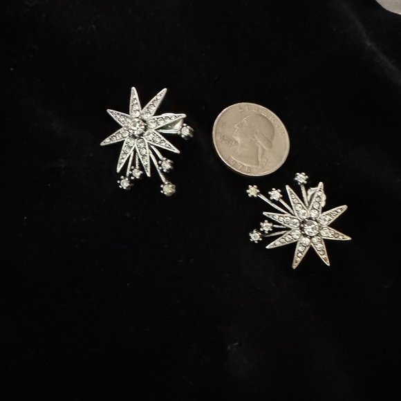 Eye catching, festive earrings! Worn one time - Picture 2 of 6